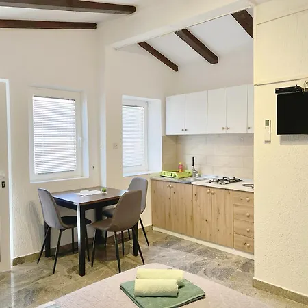 Apartments Ares Rovinj Exterior photo